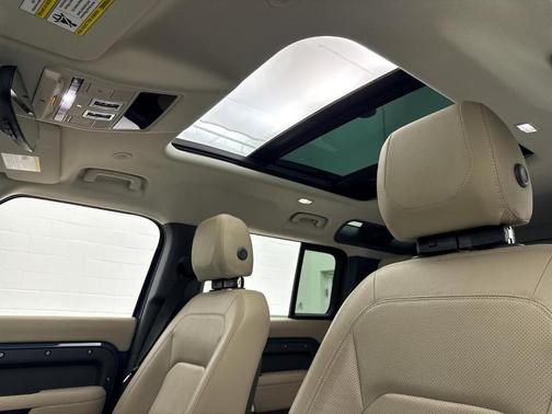 2023 Land Rover Defender 110 SE