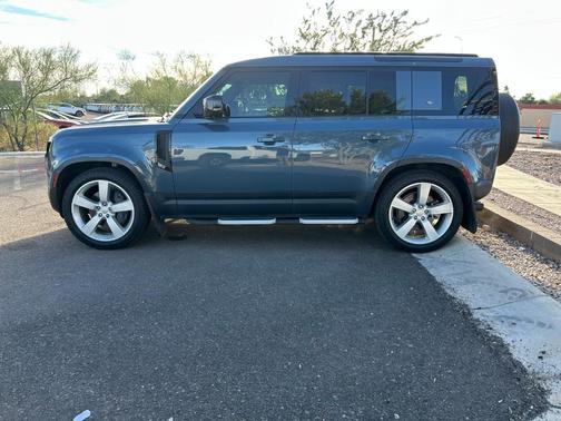 2023 Land Rover Defender 110 SE