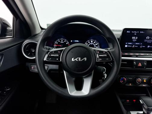 Aurora Black Pearl 2024 Kia Forte LXS