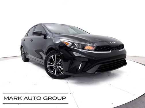 Aurora Black Pearl 2024 Kia Forte LXS