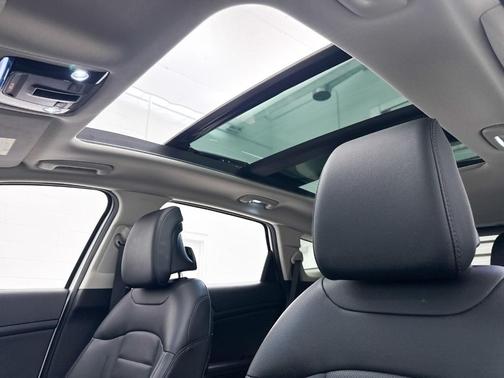 Glacial White Pearl 2025 Kia Sportage SX-Prestige