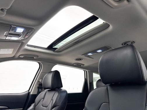 Glacial White Pearl 2025 Kia Telluride S