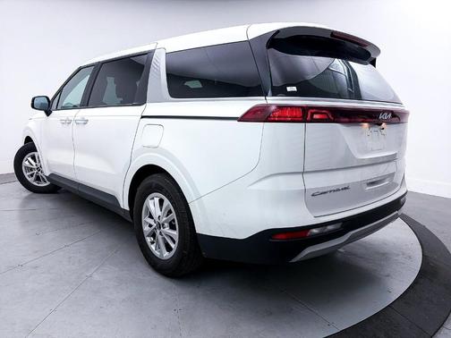 2022 Kia Carnival LXS