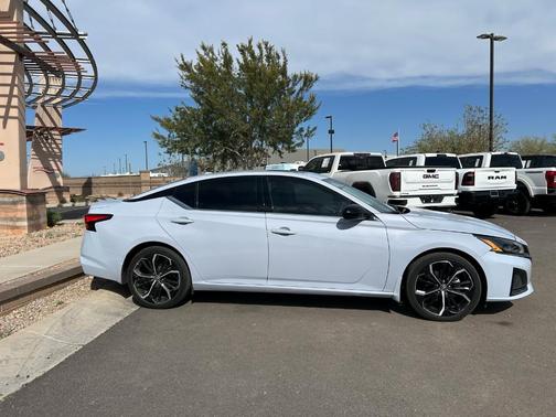 2024 Nissan Altima 2.5 SR