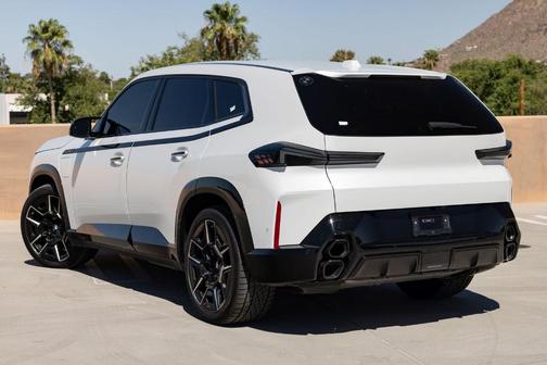 Mineral White Metallic 2024 BMW XM Base
