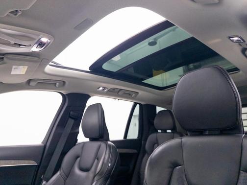 2022 Volvo XC90 Recharge Plug-In Hybrid T8 Inscription Extended Range 7P