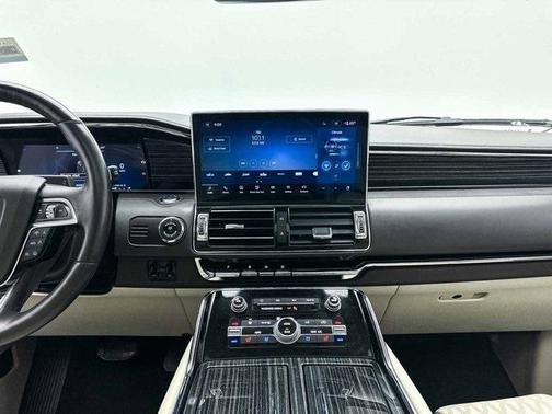 2022 Lincoln Navigator Black Label