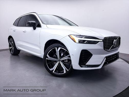 Crystal White 2023 Volvo XC60 B5 Ultimate Dark Theme