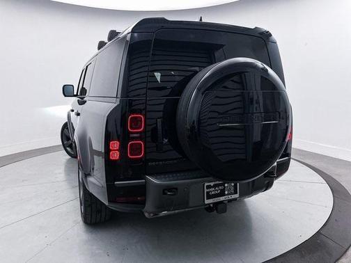 2024 Land Rover Defender P400 Outbound