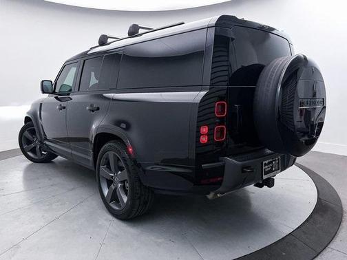 2024 Land Rover Defender P400 Outbound