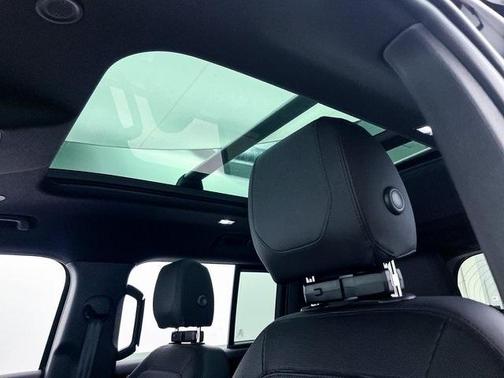 2024 Land Rover Defender P400 Outbound