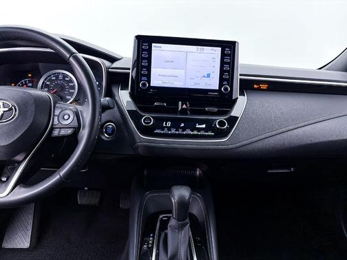 Classic Silver Metallic 2021 Toyota Corolla Hatchback SE