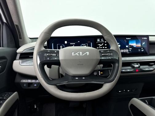 Glacial White Pearl 2025 Kia EV9 Wind