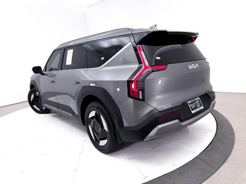 Pebble Gray 2024 Kia EV9 Wind