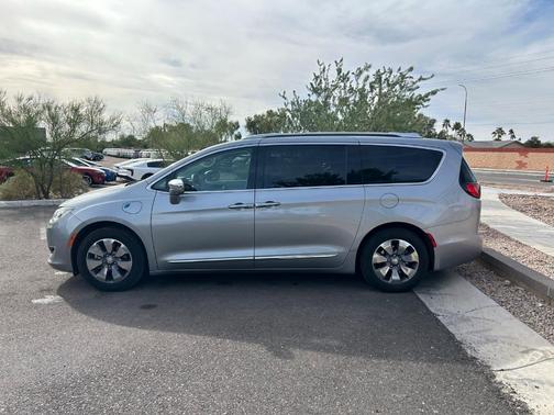 2020 Chrysler Pacifica Hybrid Limited
