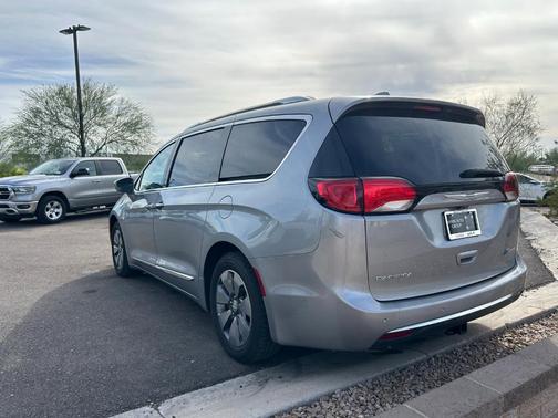 2020 Chrysler Pacifica Hybrid Limited