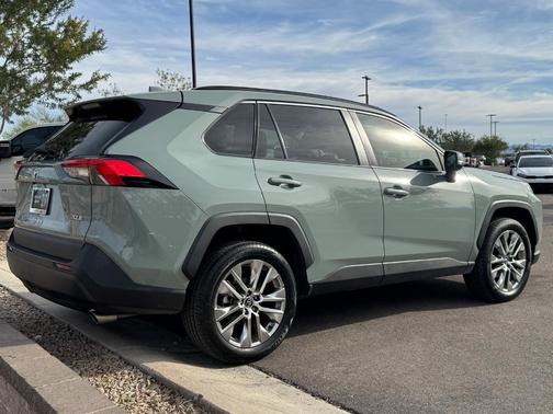 2020 Toyota RAV4 XLE Premium