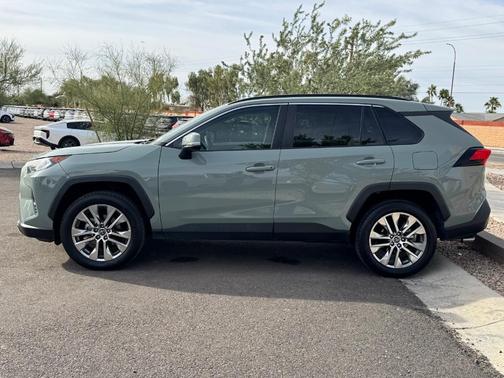 2020 Toyota RAV4 XLE Premium