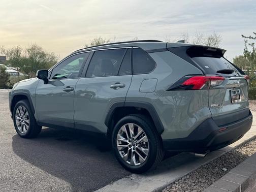 2020 Toyota RAV4 XLE Premium