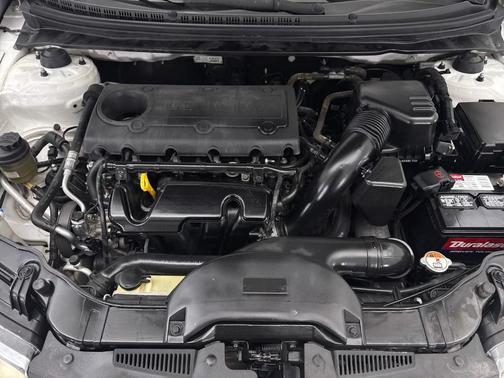Clear White 2013 Kia Forte Koup EX