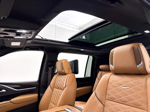 Crystal White Tri-Coat 2021 Cadillac Escalade ESV Sport