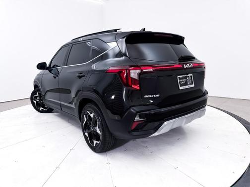 Fusion Orange 2024 Kia Seltos EX