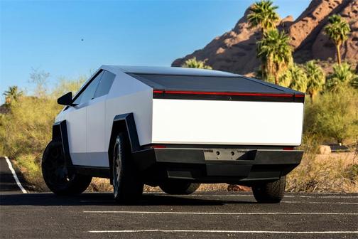 2024 Tesla Cybertruck Base
