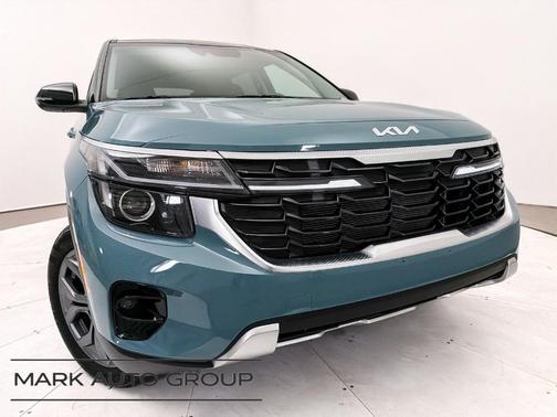 Blue / Black 2024 Kia Seltos S