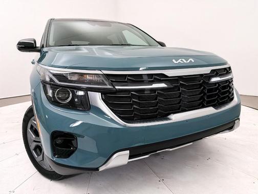 Blue / Black 2024 Kia Seltos S