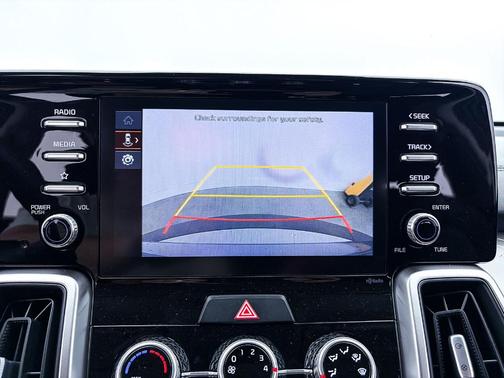 Everlasting Silver 2022 Kia Sorento LX