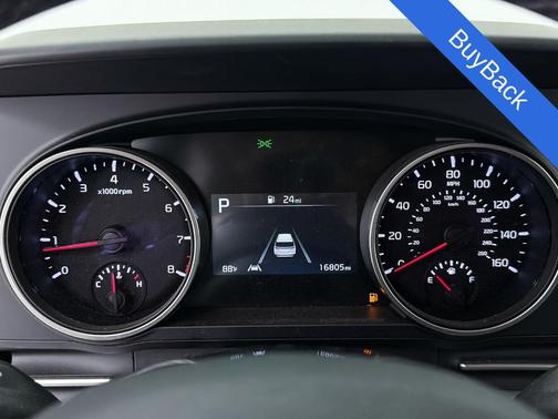 Snow White Pearl 2024 Kia Carnival LX