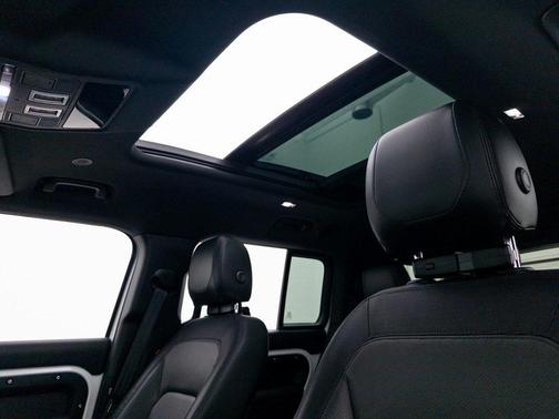 2024 Land Rover Defender P400 X-Dynamic SE