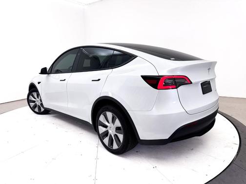 White 2024 Tesla Model Y Long Range