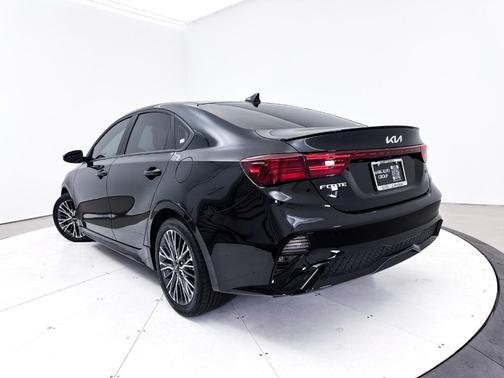 Aurora Black Pearl 2024 Kia Forte GT-Line