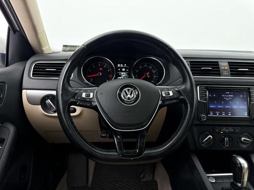 Pure White 2016 Volkswagen Jetta 1.4T SE