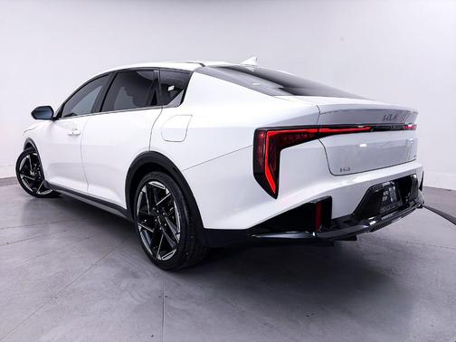 Snow White Pearl 2025 Kia K4 GT-Line