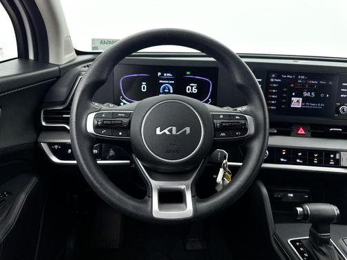 Snow White Pearl 2023 Kia Sportage LX