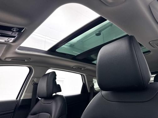 Glacial White Pearl 2025 Kia Sportage SX-Prestige