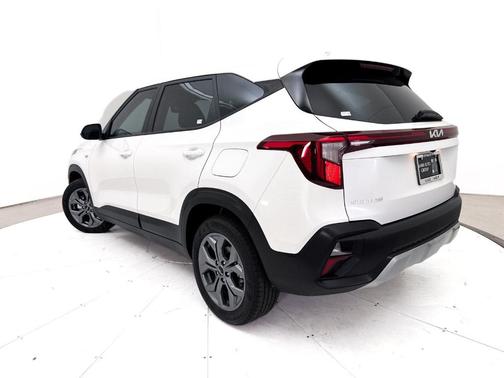 Snow White Pearl 2026 Kia Seltos LX