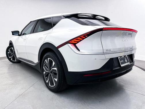 2023 Kia EV6 Light