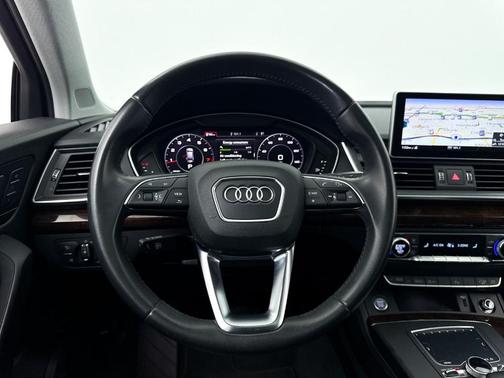 Mythos Black Metallic 2019 Audi Q5 2.0T Premium Plus