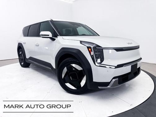 Snow White Pearl 2024 Kia EV9 Light Long Range