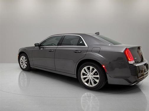 2021 Chrysler 300 Touring