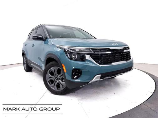 Blue / Black 2024 Kia Seltos S