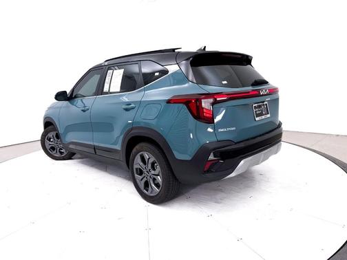 Blue / Black 2024 Kia Seltos S