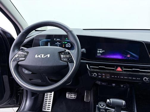 Aurora Black 2024 Kia Niro SX Touring