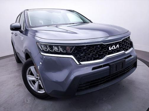 Everlasting Silver 2022 Kia Sorento LX