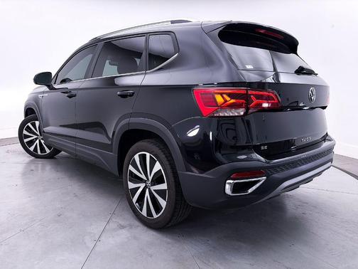 Deep Black Pearl Effect 2023 Volkswagen Taos 1.5T SE
