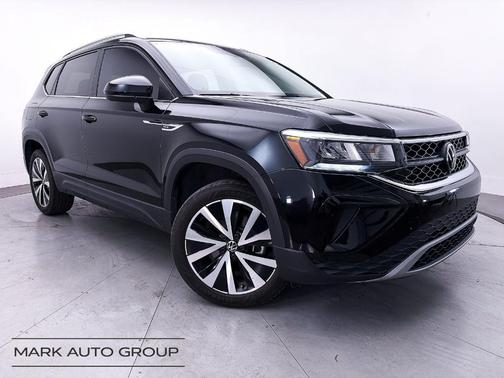 Deep Black Pearl Effect 2023 Volkswagen Taos 1.5T SE
