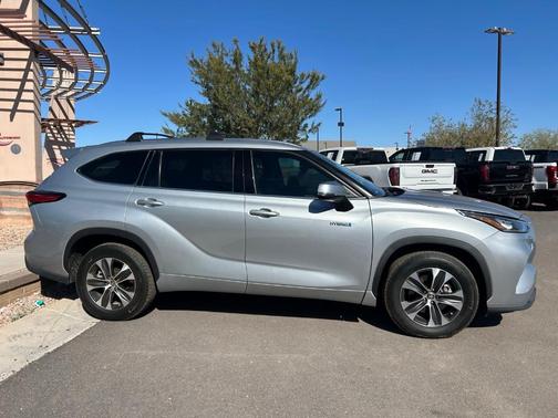 2020 Toyota Highlander Hybrid XLE